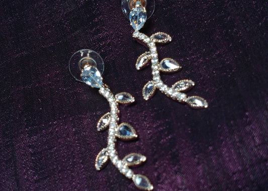 Your Perfect Day, Perfect Sparkle: Wedding Dangle Earrings