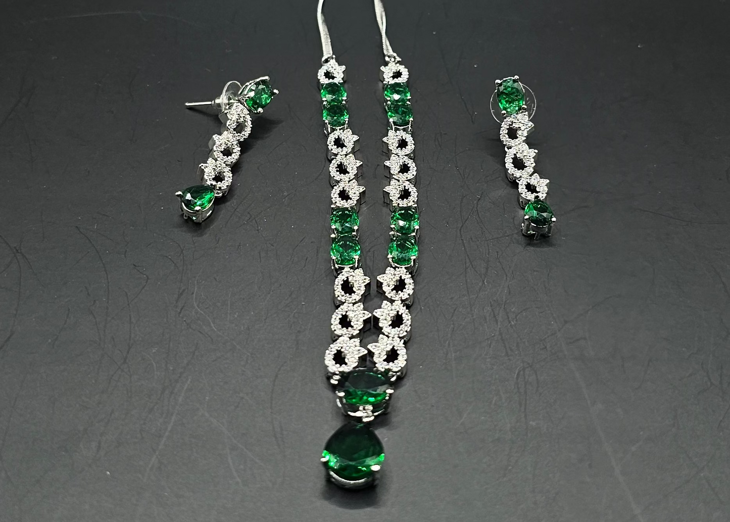 Colord light weight necklace earrings set